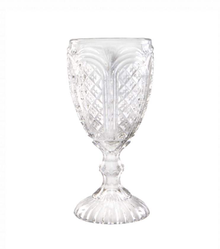 The Clear Vintage Glass, a clear crystal wine glass with an intricate diamond pattern and decorative stem, brings a touch of vintage charm to your Dawsonville event. Available through T3 Event Rentals, we ensure that your occasion is unforgettable with our stylish rental options.
